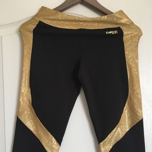 BEBE Sport capri leggings